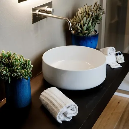 Ama 18 - The House Of Travelers- בית הארחה