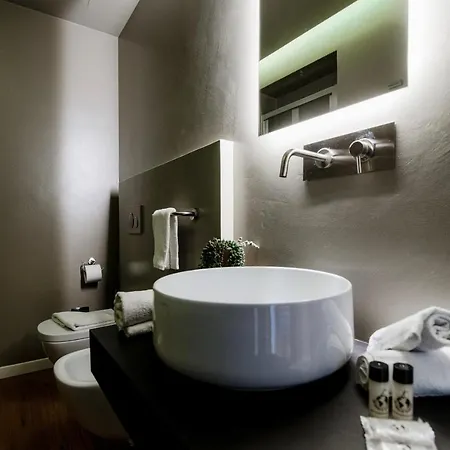 Ama 18 - The House Of Travelers- 3* Como