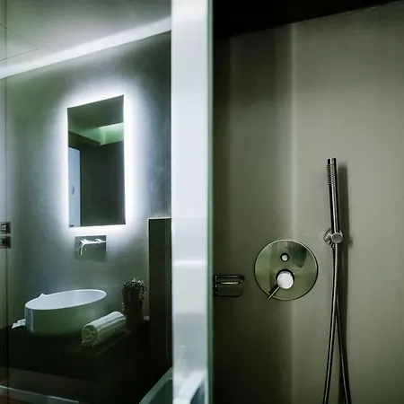 Ama 18 - The House Of Travelers-