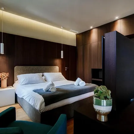 Ama 18 - The House Of Travelers- 3* Como