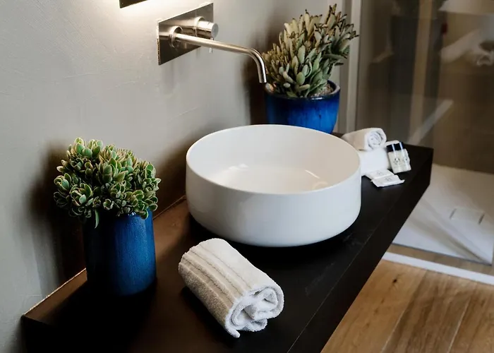 Ama 18 Suites By 