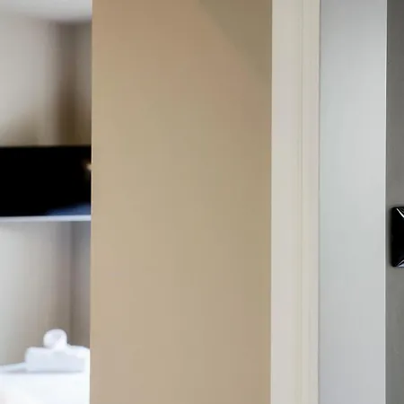 Ama 18 - The House Of Travelers- Guest house Como