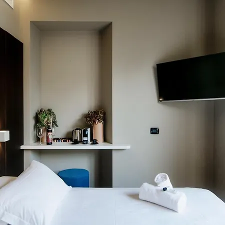 Ama 18 - The House Of Travelers- Guest house Como