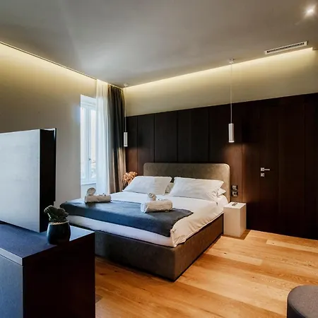 Ama 18 - The House Of Travelers- Guest house Como