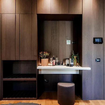 Ama 18 - The House Of Travelers- Guest house Como