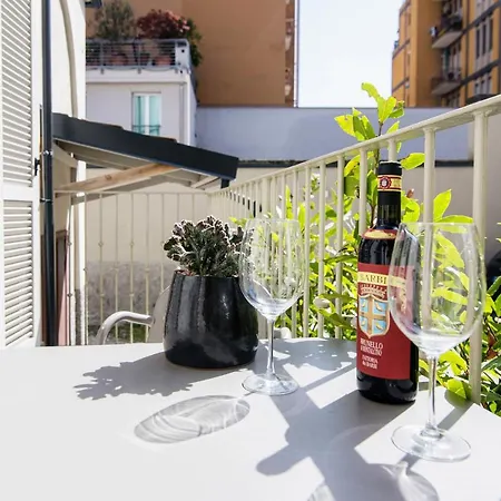 Ama 18 - The House Of Travelers- Guest house Como