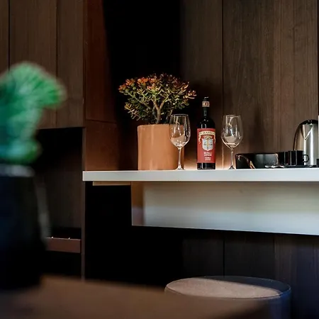 Ama 18 - The House Of Travelers- Guest house Como