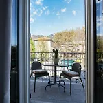 Ama 18 Suites By 